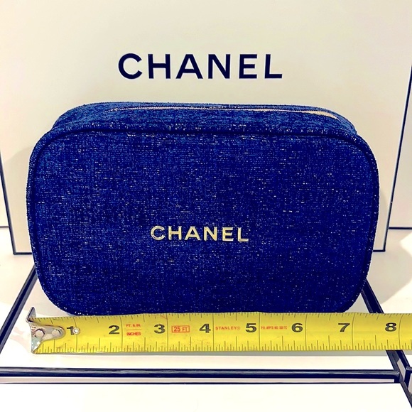 Chanel Holiday Makeup set - Picture 10 of 13